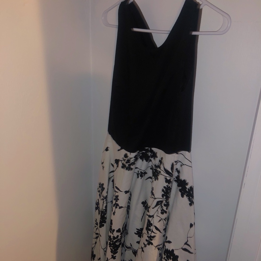 Juniors large black and white floral dress
